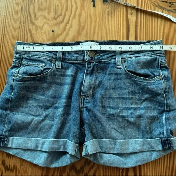 PAIGE Hutton Cuffed Denim Shorts in Toni Wash - Picture 7 of 9